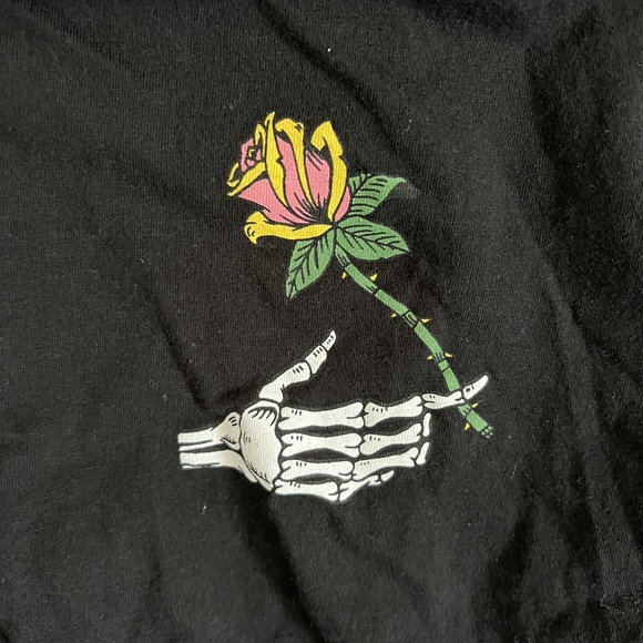 DK Dikotomy Short Sleeve T-shirt Women's Large Black Graphic Skeleton Hand Rose - Picture 3 of 4